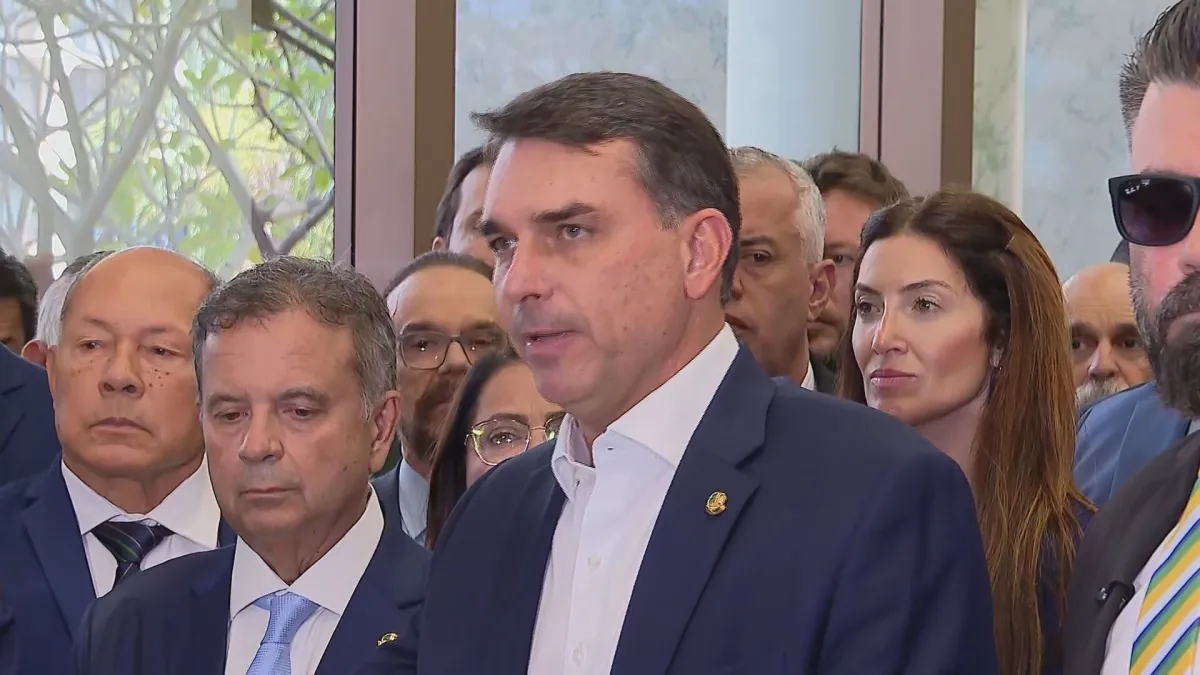 Brasília – Flávio defende CPI do Master como “forma de separar bandido de inocente”