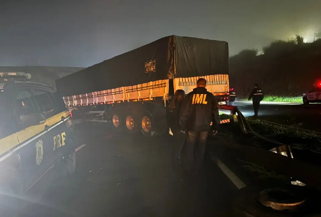 BR 376 – Caminhoneiro morre após caminhão cair de pontilhão no PR