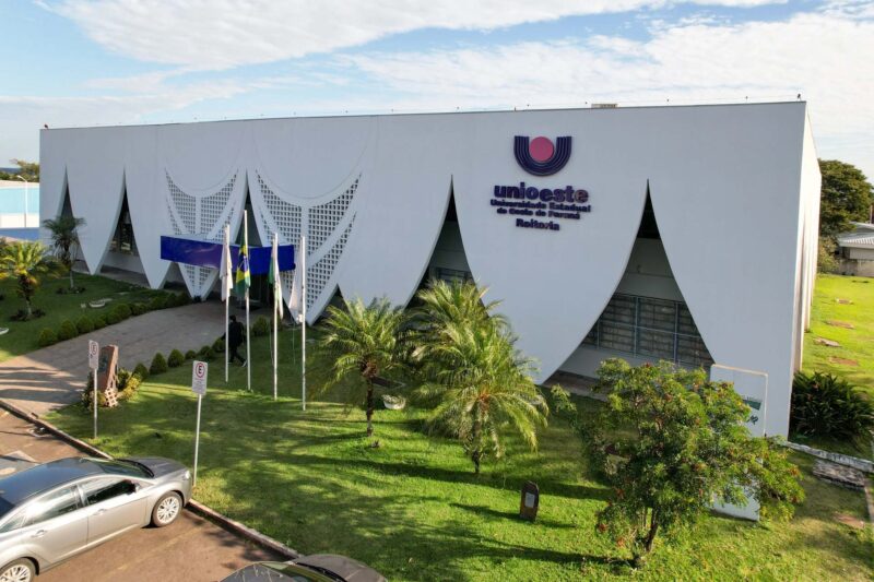 Educação – Unioeste abre seleção para contratação de profissionais com salários de até R$ 7,6 mil