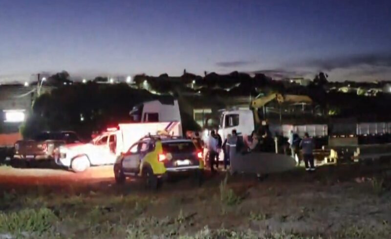 Paraná – Trabalhador morre depois de ser atingido por poste de mais de uma tonelada que se soltou de guindaste durante transporte