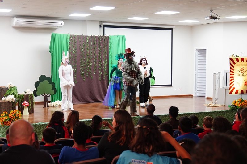 Guaíra – Municipio promove ação do Maio Laranja com teatro educativo para estudantes