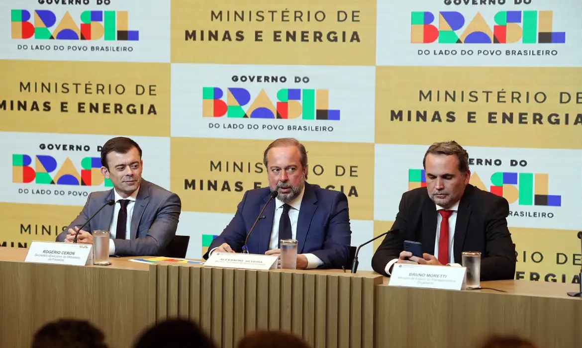 Economia – Governo cria subsídio de até R$ 0,89 para segurar preço da gasolina