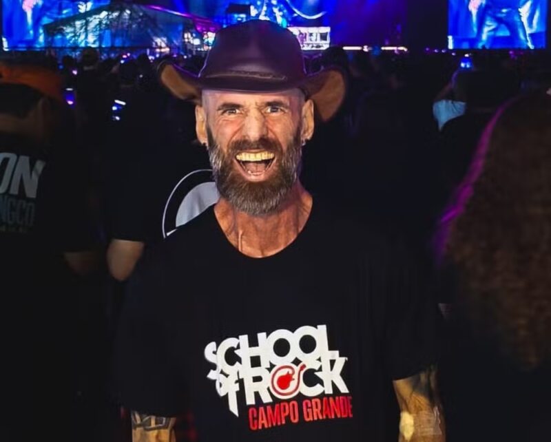 Saúde – ‘Não vou faltar no meu’: homem com câncer terminal organiza festa para o próprio velório (em vida)