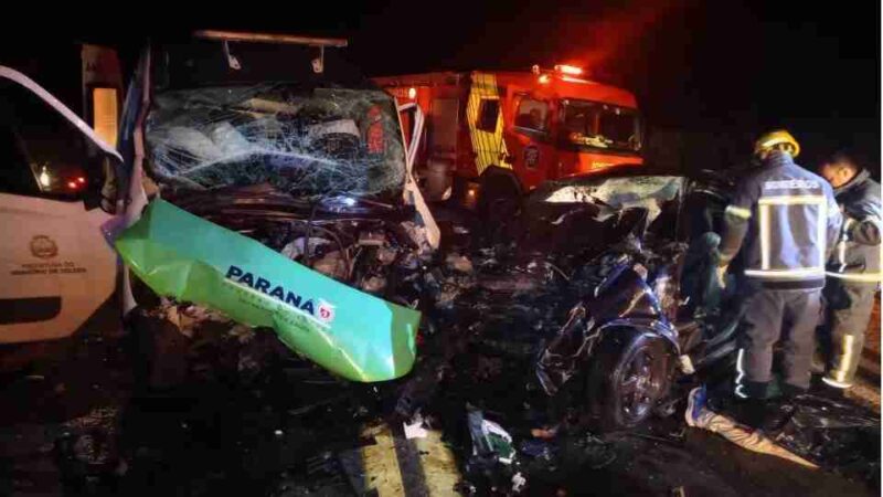 PR 323 – Motorista morre após bater de frente com ambulância de Toledo