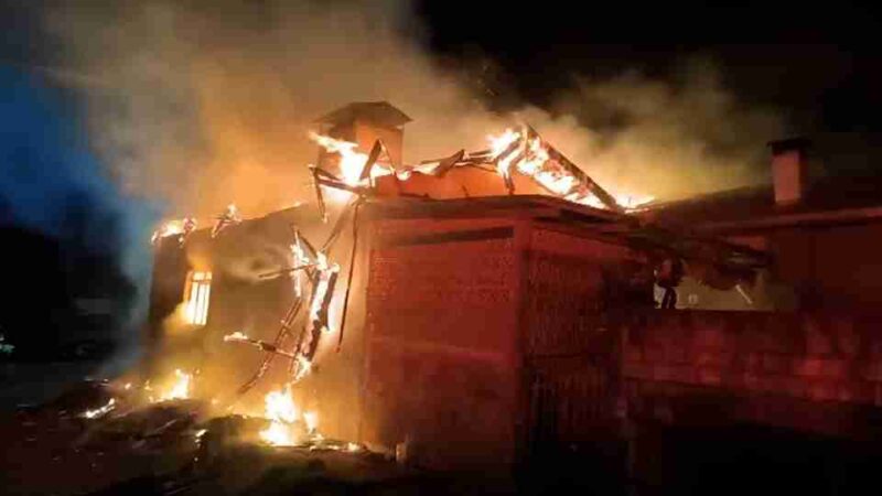 Nova Aurora – Incêndio de grandes proporções atinge restaurante