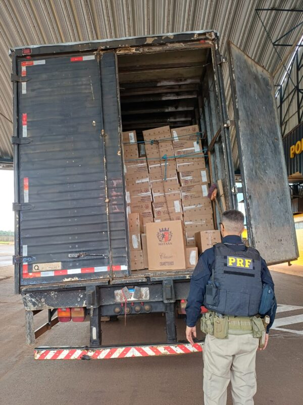 Marechal – PRF apreende maconha após perseguição e retira 200 mil maços de cigarros de circulação