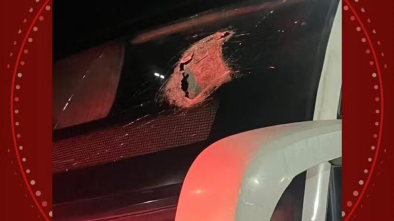 Trânsito – Peça se solta de caminhão, atinge ônibus e mata passageiro que trocou de poltrona durante viagem em rodovia do Paraná