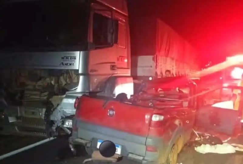 Trânsito – Acidente entre carros mata dois homens e deixa seis feridos no PR