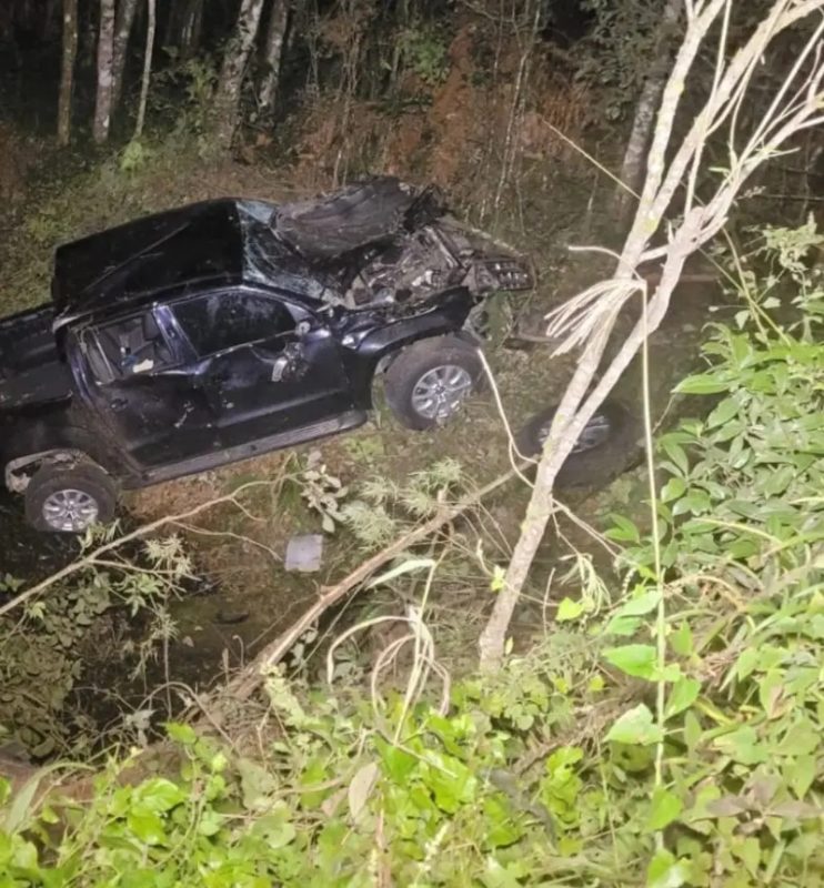 BR 153 – Batida entre caminhonete e moto deixa dois mortos no interior do PR