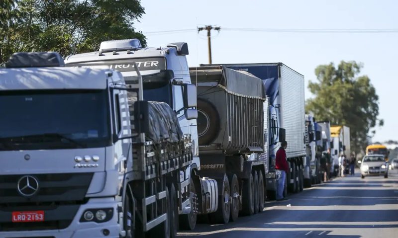 Economia – Governo vai punir empresas que pagam frete abaixo da tabela