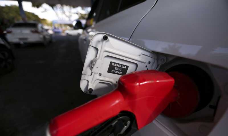 Economia – Preço médio da gasolina comum sobe até R$ 0,31 em cidades do Paraná, aponta ANP