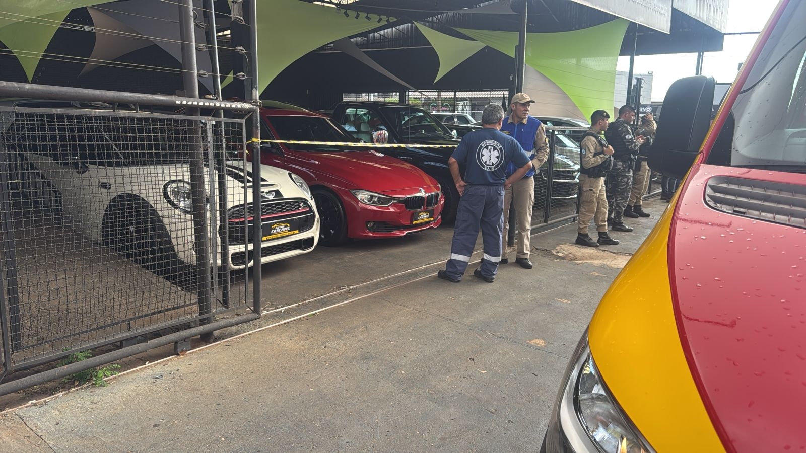 Cascavel – Pai e filho são assassinados a tiros dentro de garagem de veículos