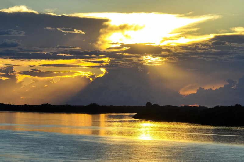 Clima – Com fim do fenômeno La Niña, fevereiro terá tempo abafado e chuvas de verão no Paraná