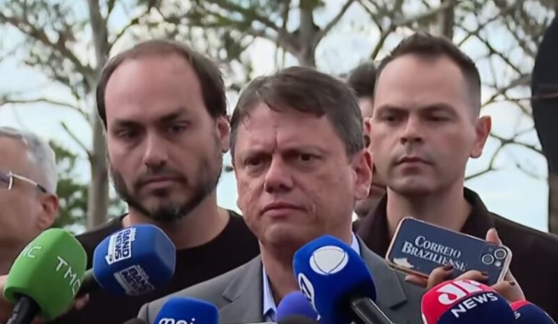 Eleições 2026 – Tarcísio após visitar Bolsonaro: “Meu interesse é ficar em SP”
