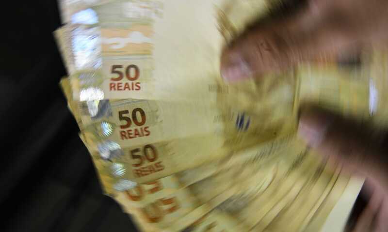 Economia – Salário mínimo de R$ 1.621 está em vigor