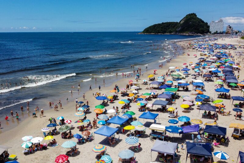 Clima – No Paraná, verão chega com muito calor, mas o Natal será de chuva no Estado