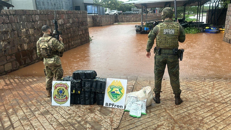 Guaíra – PF e BPFron realizam apreensão de maconha e agrotóxicos paraguaios