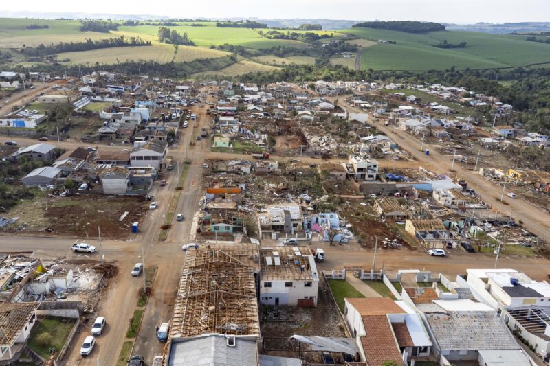 Paraná – Tornado que destruiu Rio Bonito do Iguaçu é reclassificado para F4, com ventos de até 418 km/h