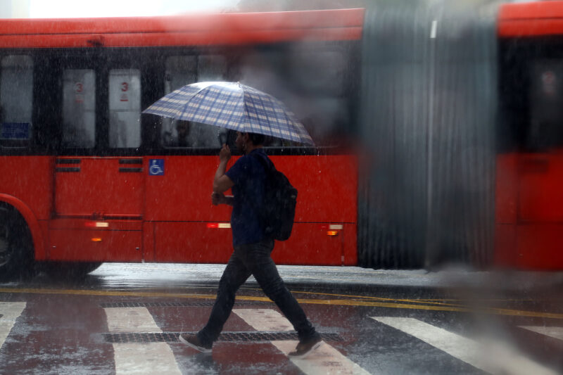 Clima – Nova frente fria traz chuva ao Paraná no fim de semana