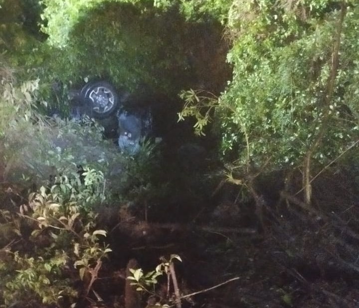 PR 490 – Homem morre em capotamento de caminhonete em Iporã