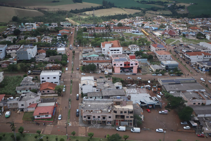Paraná – Estado propõe lei com auxílio de R$ 50 mil por família para agilizar ajuda a cidades atingidas por tornado
