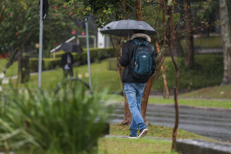 Clima – Nova frente fria traz chuvas para o Paraná e risco de temporais na faixa Oeste, prevê Simepar