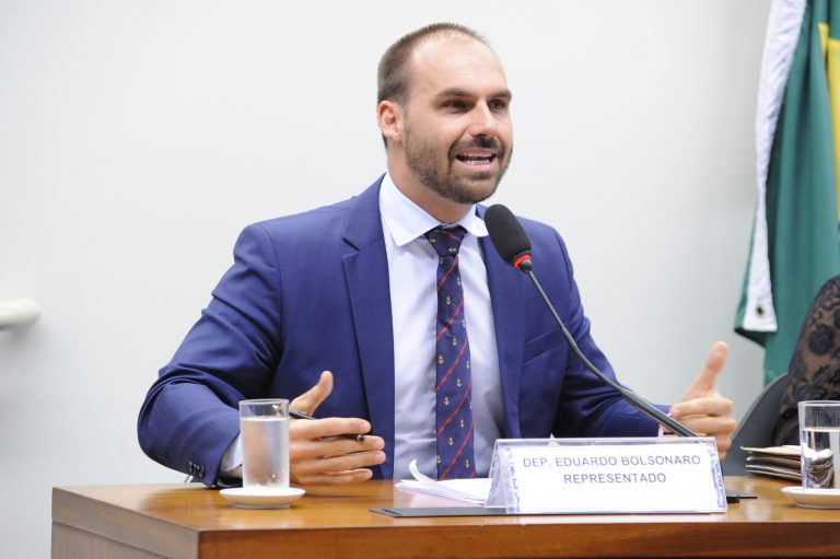 Polêmica – “Tamo junto”, diz Eduardo Bolsonaro para Silas Malafaia