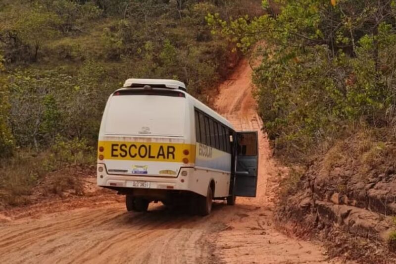 Guaíra – Ônibus de crianças indígenas passam a ser escoltados em área de conflito após carta ameaçar ataque a chamas