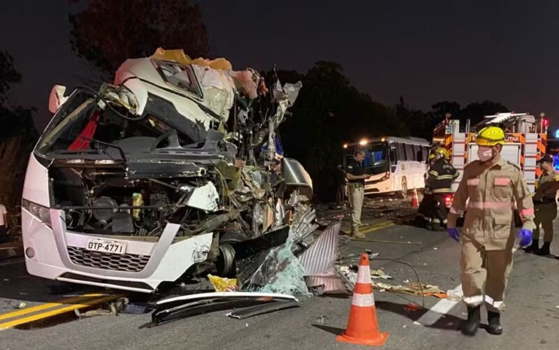 BR 153 – Acidente entre carreta, micro-ônibus e ônibus mata estudantes da UFPA e motoristas