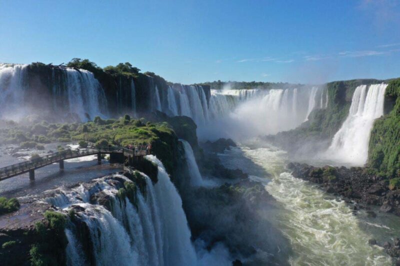 Alta de 23,7%: Paraná recebe mais de 627 mil turistas estrangeiros no 1º semestre