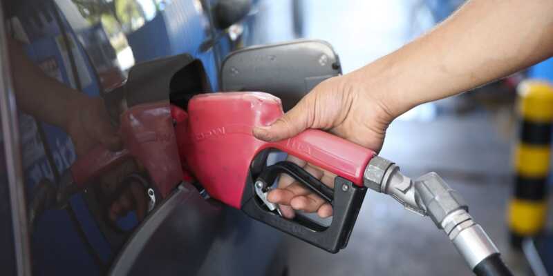 Combustível – Governo prevê queda de preço se petróleo mantiver cotação