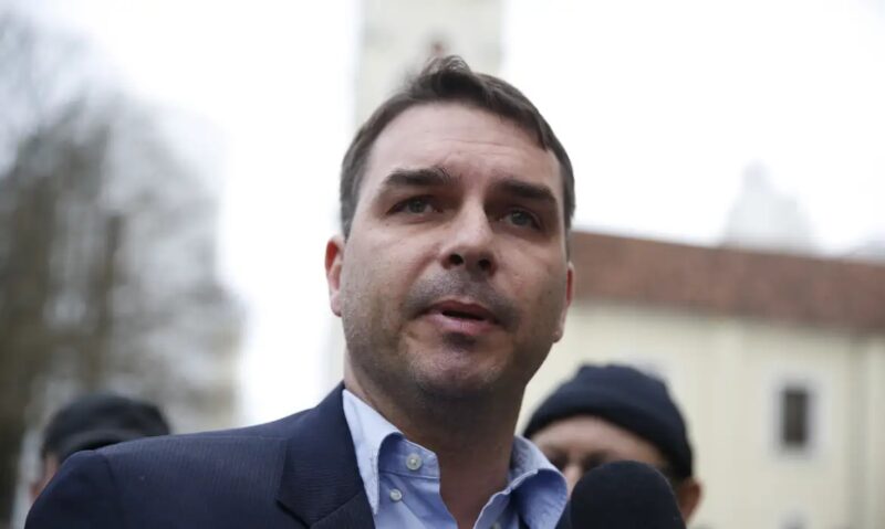 Flávio: Não terá vaidade na escolha de nome caso Bolsonaro não dispute 2026