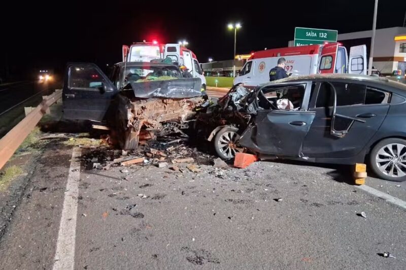 Trânsito – Motorista morre após carro ser atingido por caminhonete que vinha na contramão na BR 376, no Paraná