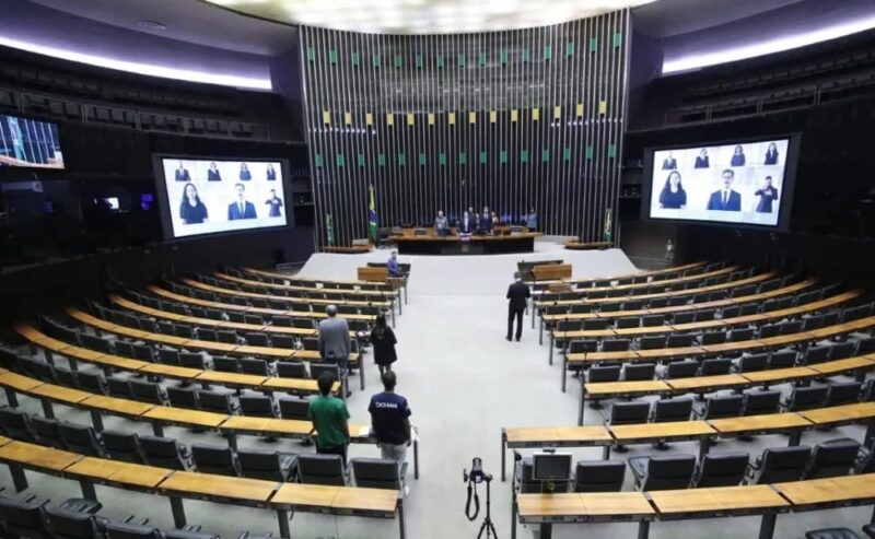 Brasília – Projeto pode permitir que parlamentar acumule aposentadoria e salário