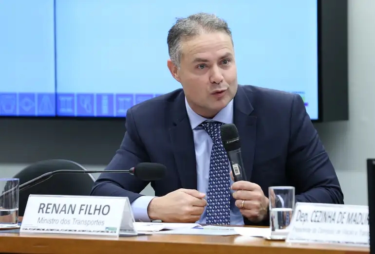 Brasília – Renan Filho defende federação entre MDB e Republicanos: “Namoro vai bem”