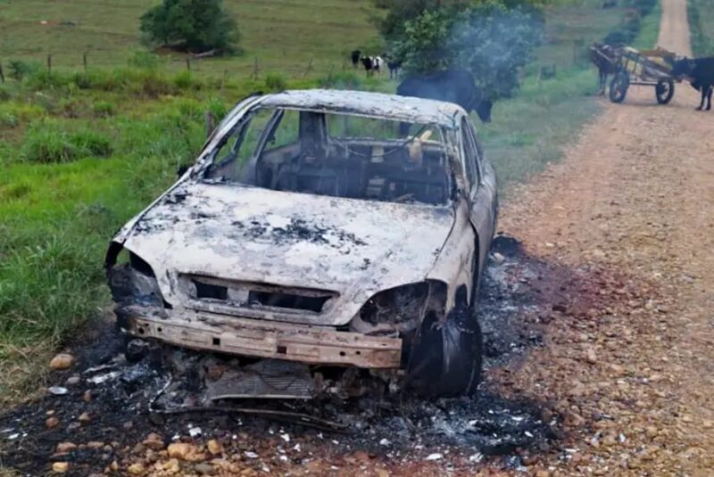 Região – Carro usado em assalto em Terra Roxa é encontrado em chamas em Francisco Alves