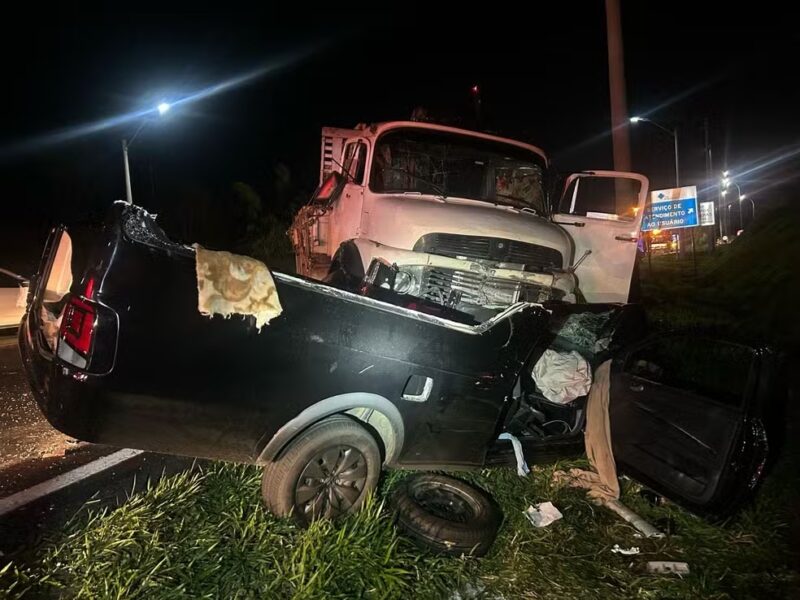 Trânsito – Motorista de funerária que transportava corpo morre após ser atingido por caminhão no Paraná; caixão saiu intacto