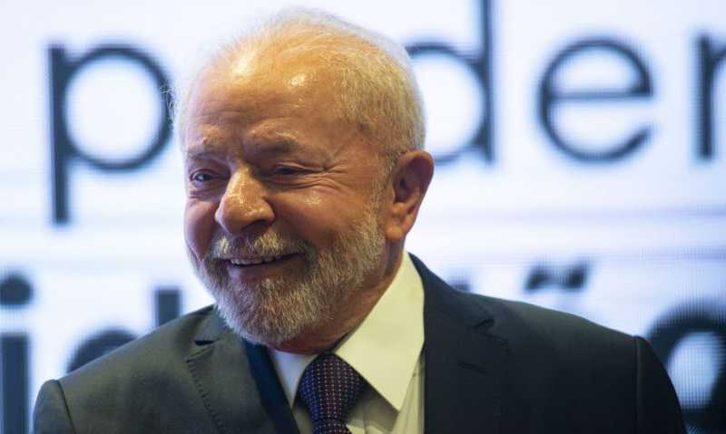 Brasília – Lula diz a senadores que será candidato em 2026