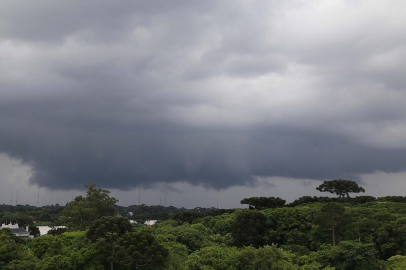 Clima – Frente fria no Sul do Brasil traz temporais para o Paraná nesta sexta-feira, informa Simepar