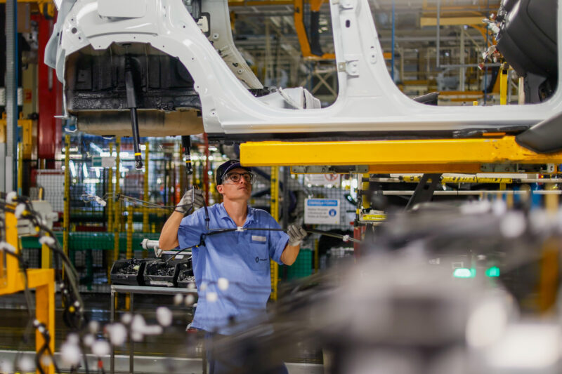 Economia – Indústria produz 392,9 mil veículos no 1º bimestre, alta de quase 15%