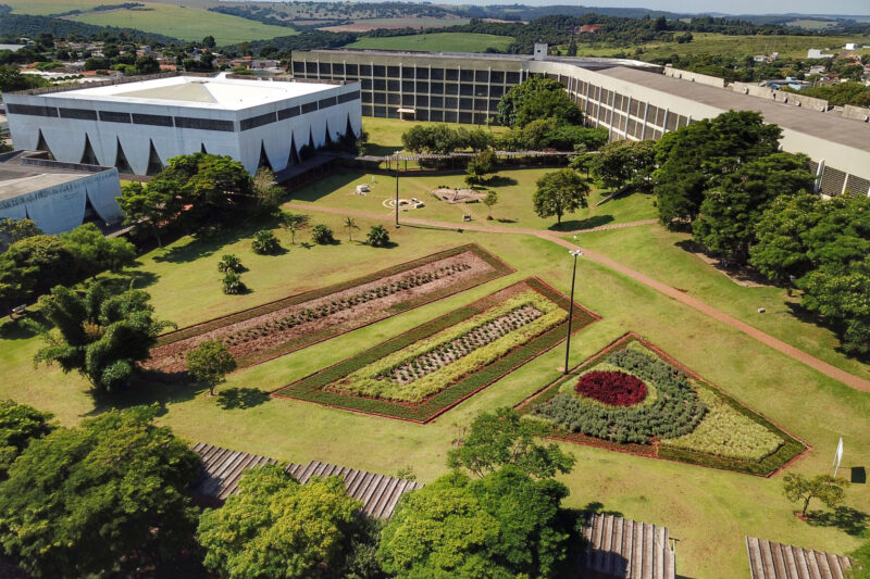 Educação – Unioeste abre processo seletivo para contratar professores de atendimento especializado