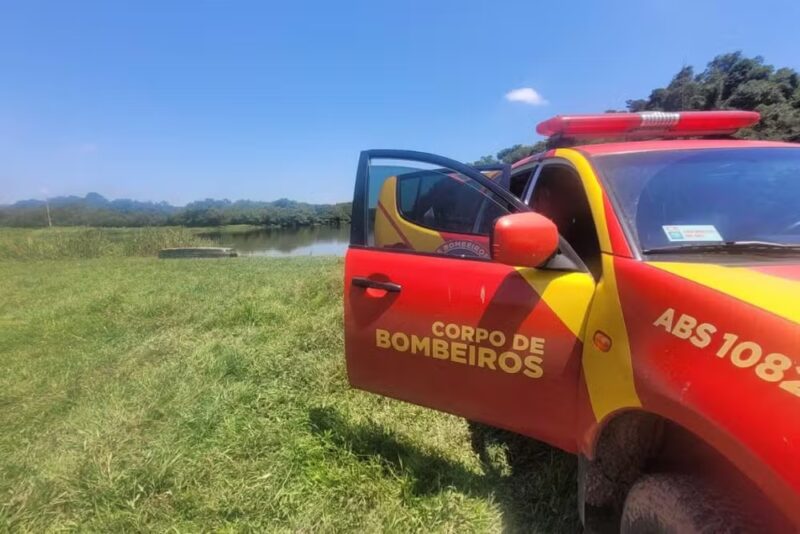 Paraná – Jovem morre afogado após barco em que ele estava virar em lagoa