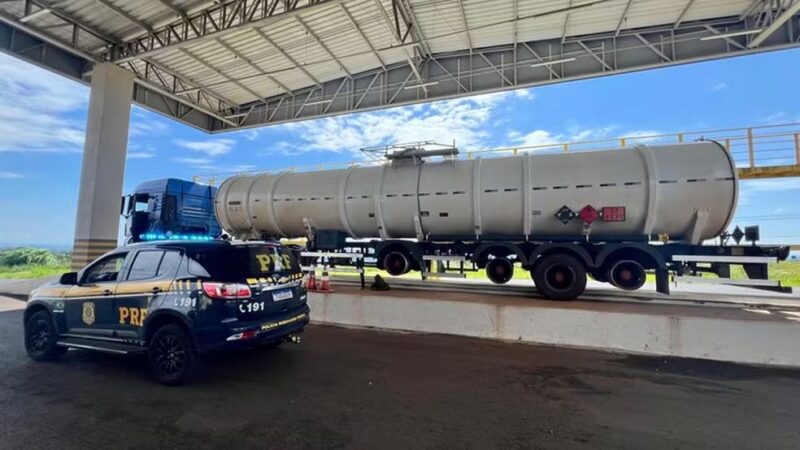 BR 158 – Carreta-tanque é apreendida sem 12 pneus e com problemas de freio, no Paraná