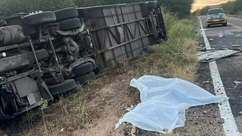 Ceará – Sete atletas de time de basquete morrem em acidente de ônibus; dezenas ficam feridos