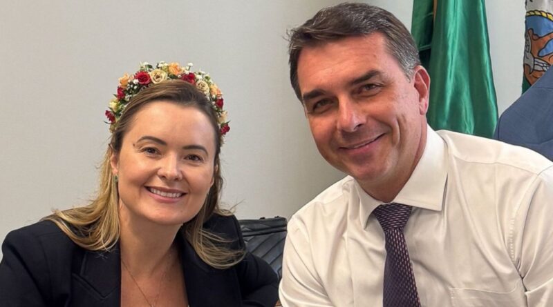 Eleições – Eduardo Bolsonaro quer Júlia Zanatta vice na chapa de Flávio