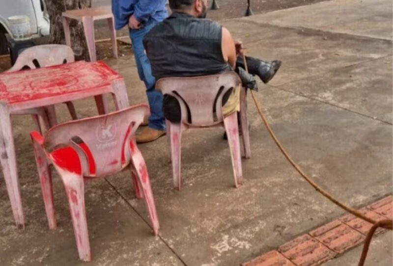 MS – Homem é amarrado a cadeira após se recusar a pagar pastéis de R$ 8