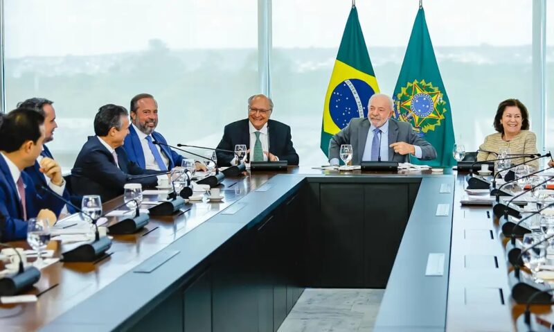 Economia – Governo prevê aumento de etanol na gasolina de 30% para até 32%