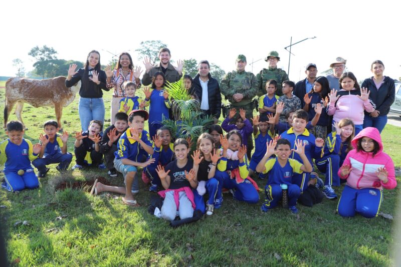 Guaíra – Pequenas mãos, grandes exemplos: ação do Junho Verde une estudantes e BPFron em plantio de árvores
