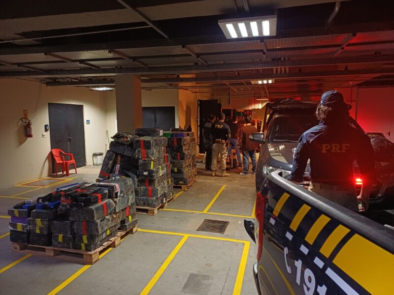 Guaíra – PRF apreende mais de 4 toneladas de maconha sobre carga de milho na BR-163