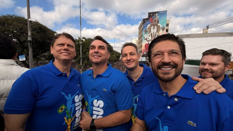 SP – Flávio diz que “mal” vai ser “expulso” do Brasil esse ano